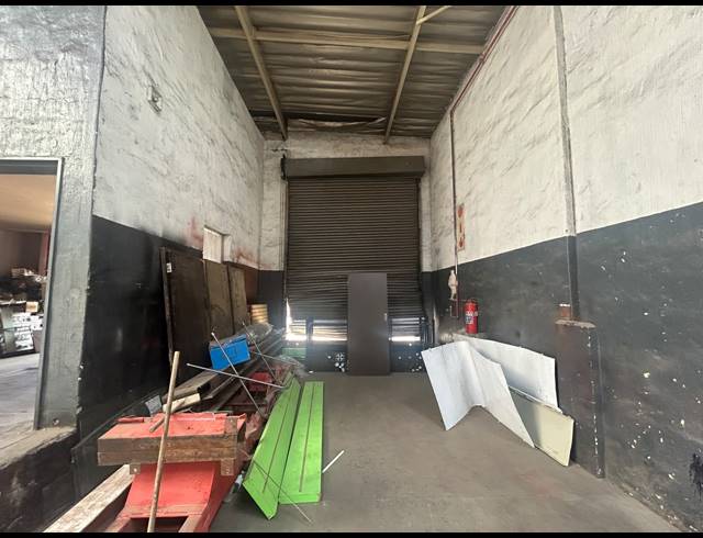 200M² WAREHOUSE TO LET IN LONGDALE